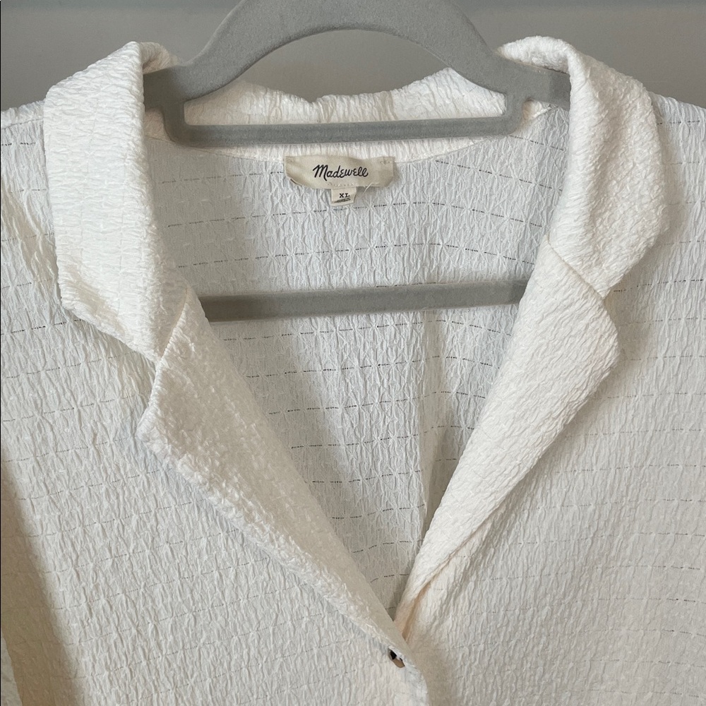 🤍 Madewell Off-White Textured Button-Down Shirt 🤍 - Picture 4 of 5